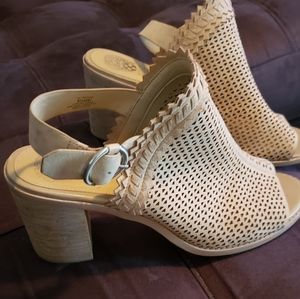 Women's shoes